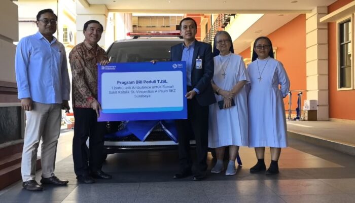 Perkuat Layanan Kesehatan, BRI Region 12 Surabaya Serahkan Mobil Ambulance untuk RKZ Surabaya