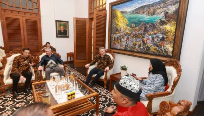 Dubes Australia Rod Brazier Penasaran Blue Fire Kawah Ijen, Ini Alasannya